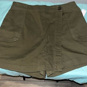 Nine west size small skirt elastic waist in the back have fun with these